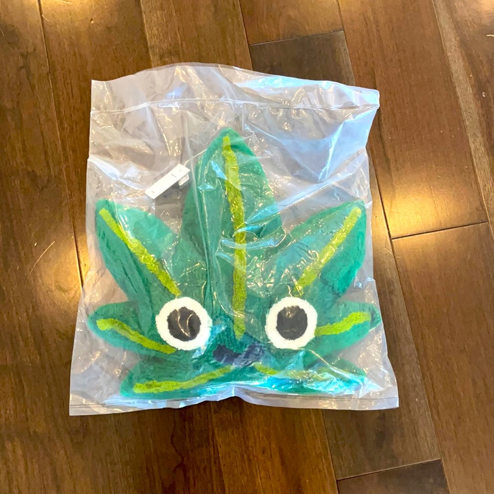 Happy Leaf pillow! Never opened NEW